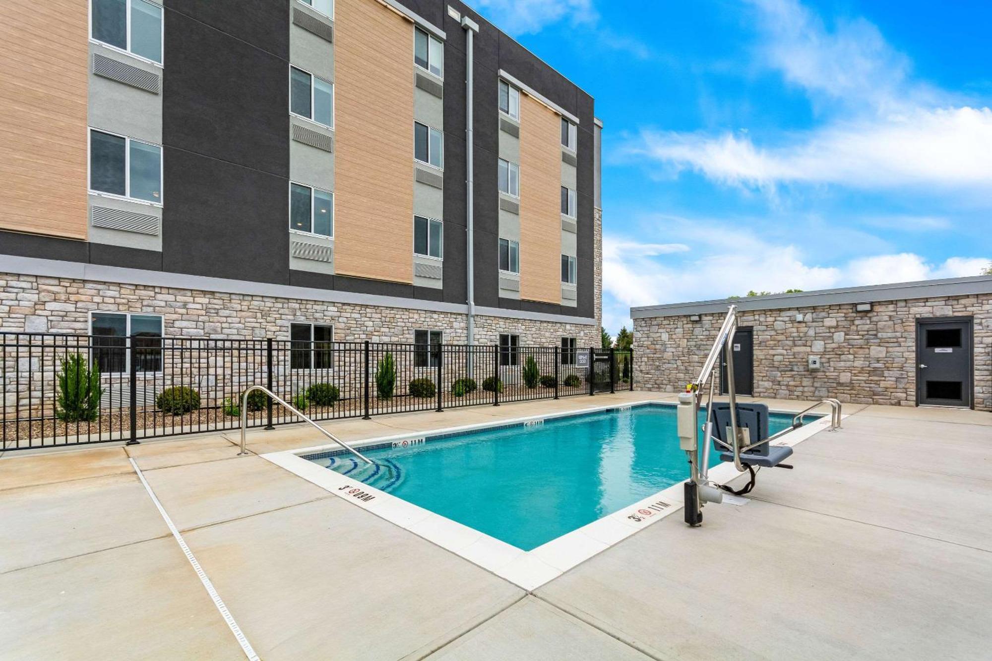 Everhome Suites Lexington - Horse Park Exterior foto